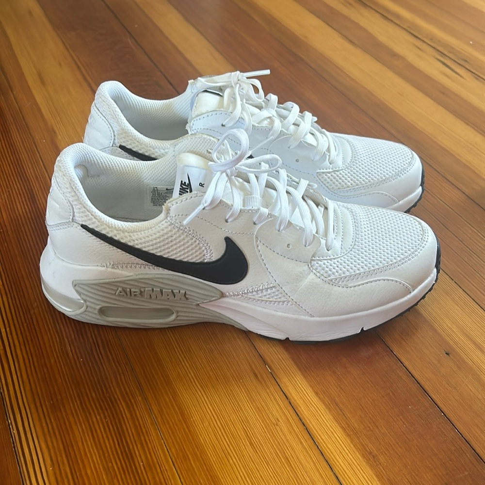 NIKE AIR MAX